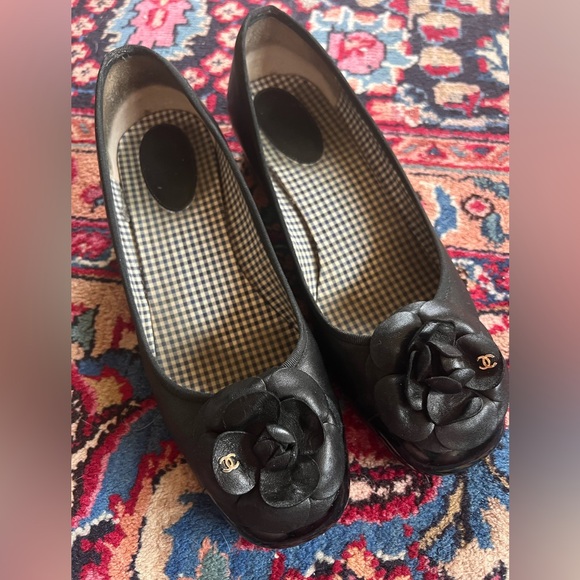 CHANEL Camellia Flower Block Heel Pumps 9.5 - Picture 2 of 12